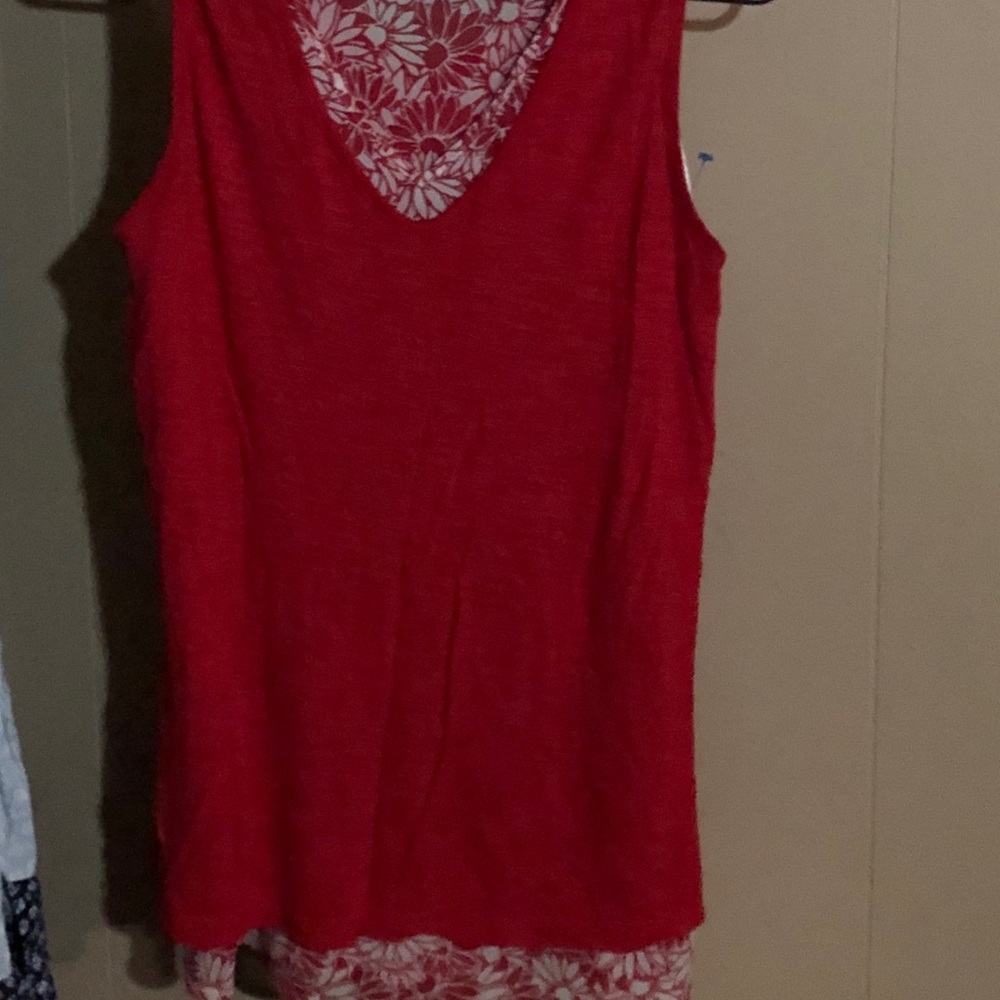 Ladies crest moon size small red & white sleeveless shirt